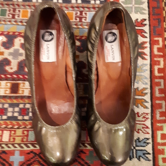 Shoes - Picture 3 of 6